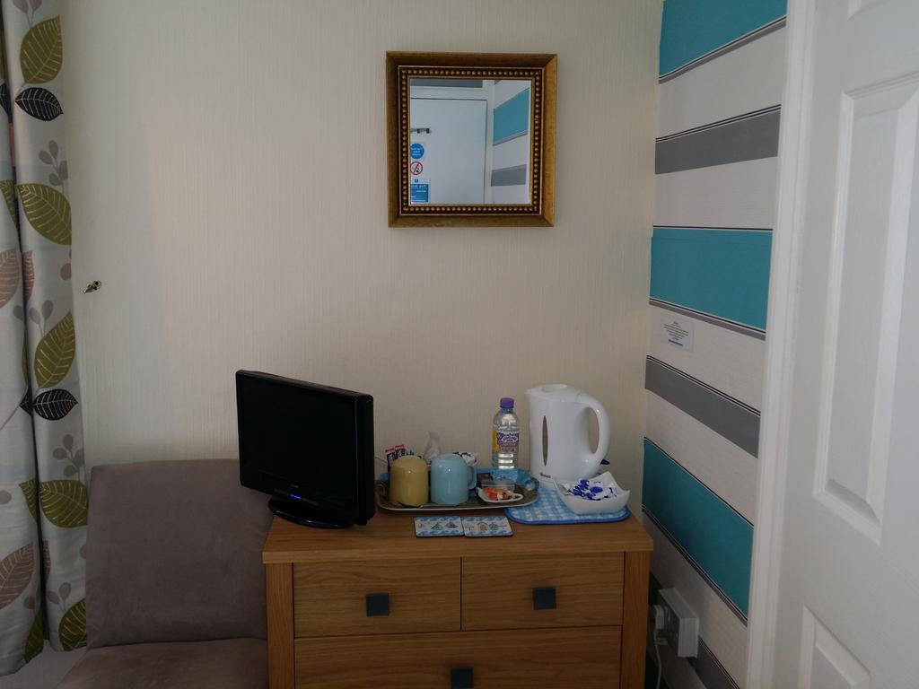 The Beach House Great Yarmouth Room photo