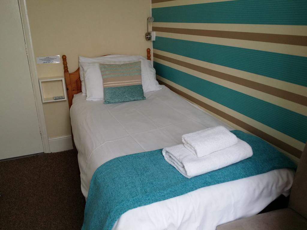 The Beach House Great Yarmouth Room photo